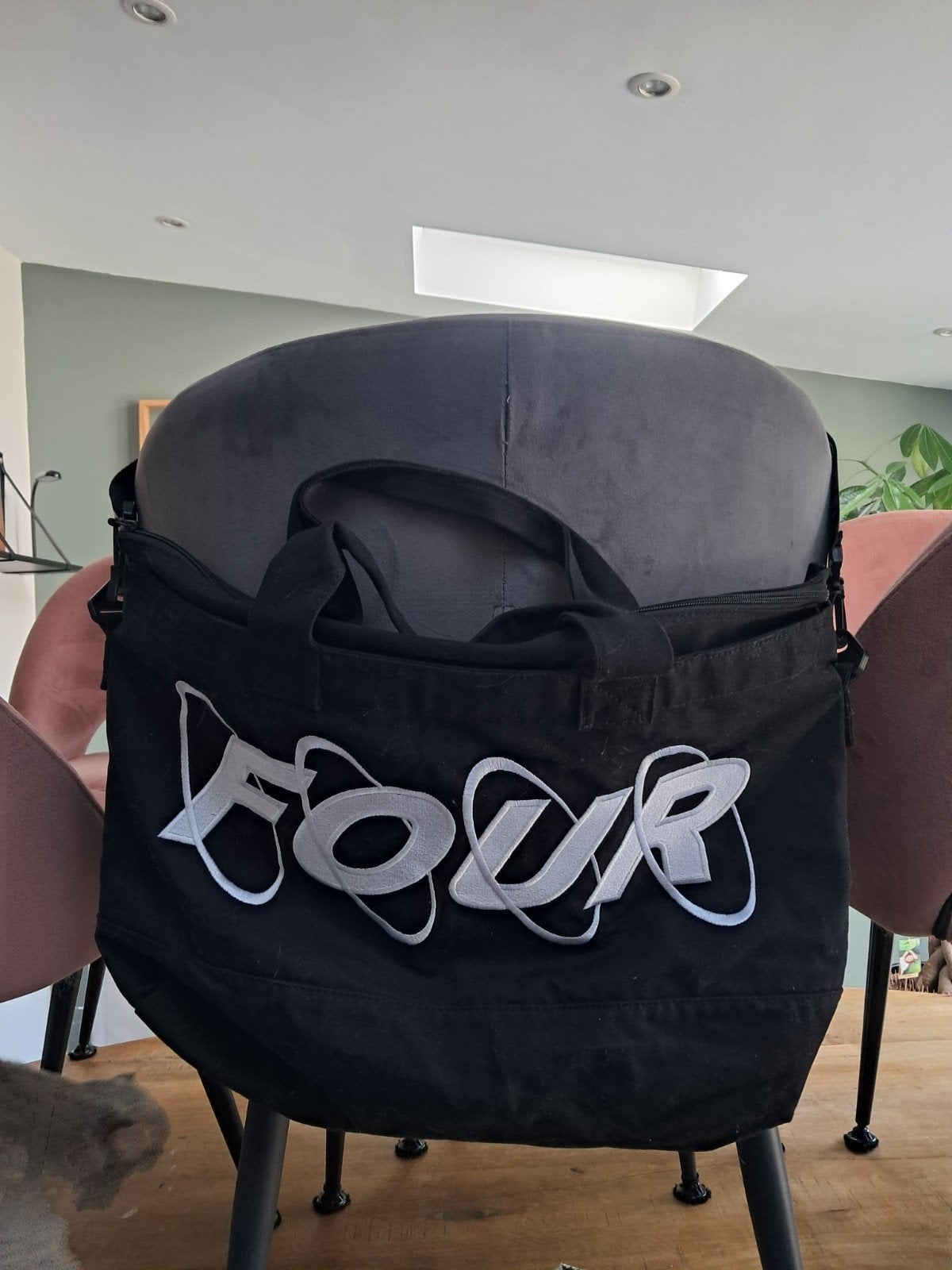 Grote zwarte shopper tas met 'FOUR' opdruk, Zwart, Overige typen, 50 cm of meer, Ophalen of Verzenden