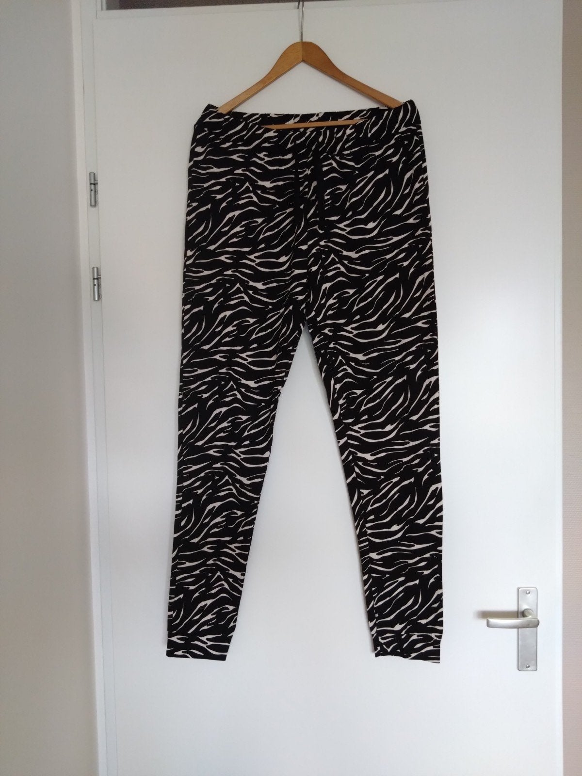 Zwart-witte zebraprint broek, maat L/XL, Zwart, Maat 46/48 (XL) of groter, Ophalen of Verzenden, Lang