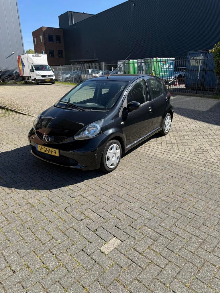 Toyota Aygo 1.0 5DRS 2008 Zwart 2e eigenaar, Auto's, Toyota, Voorwielaandrijving, Stof, Zwart, 4 stoelen
