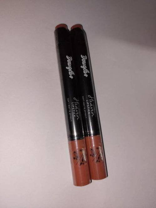 2 Nieuwe heaven lipstick Douglas (advr 206), Nieuw, Ophalen of Verzenden, Make-up, Overige kleuren