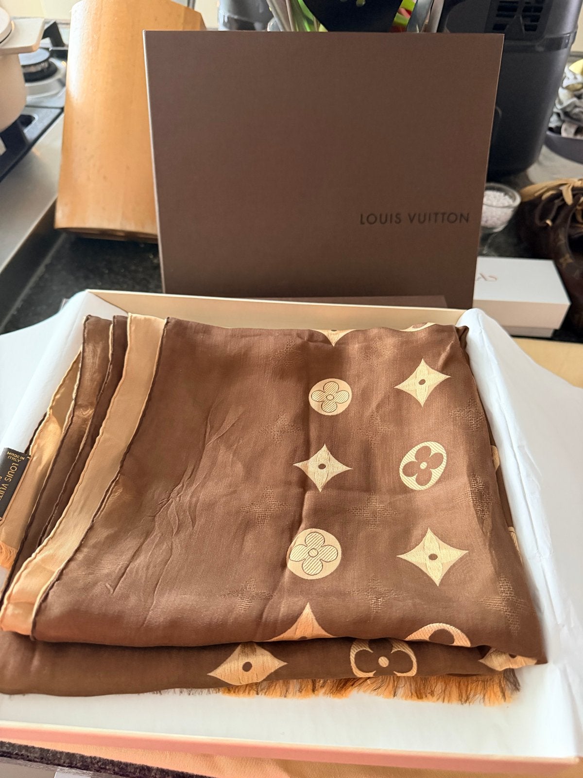 Louis Vuitton zijde en chiffon Sjaal - Bruin/Beige monogram, Kleding | Dames, Mutsen, Sjaals en Handschoenen, Ophalen of Verzenden