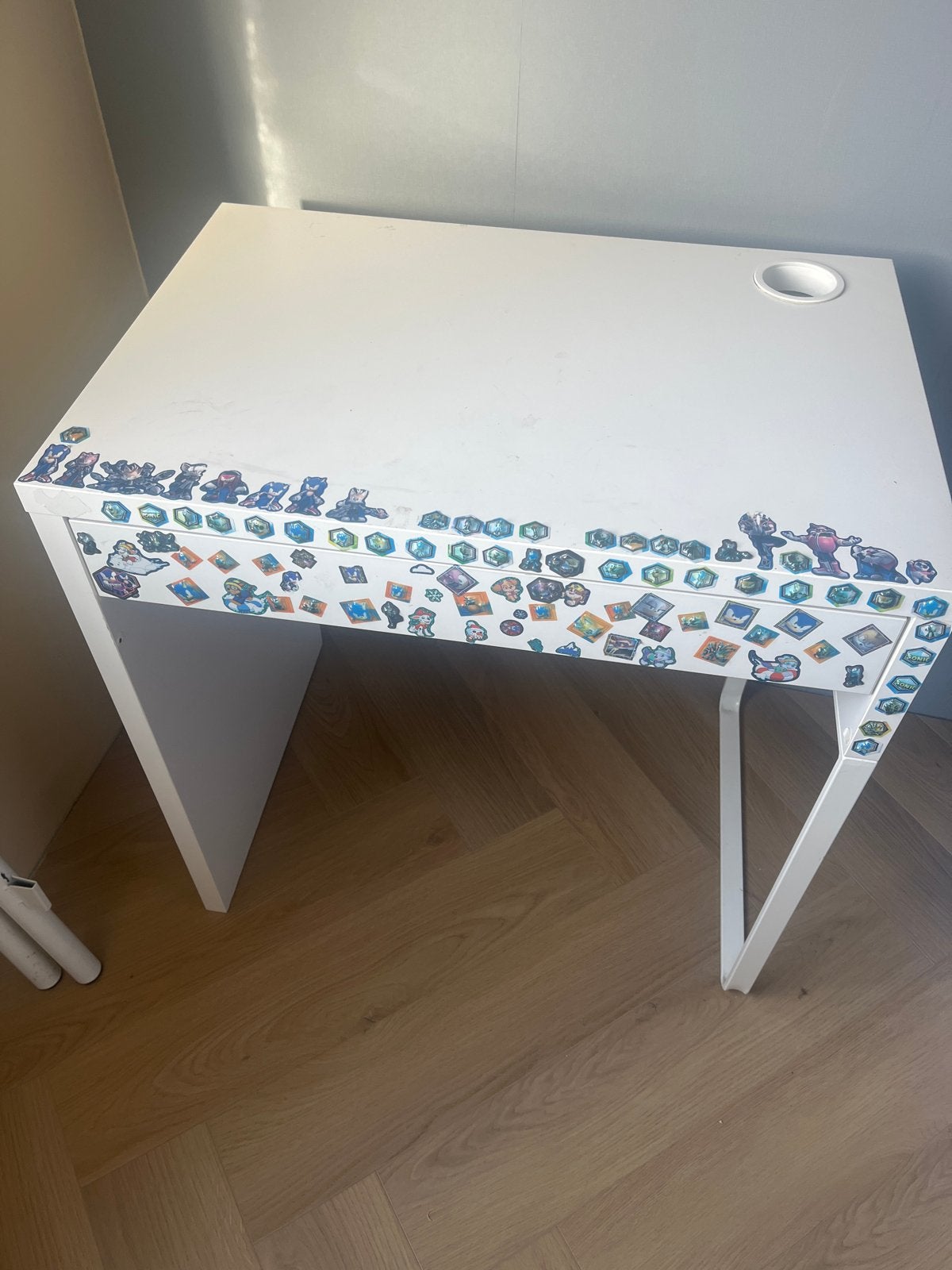 Gratis af te halen: Wit bureau, Huis en Inrichting, Ophalen, Gebruikt, Wit, Kinderbureau