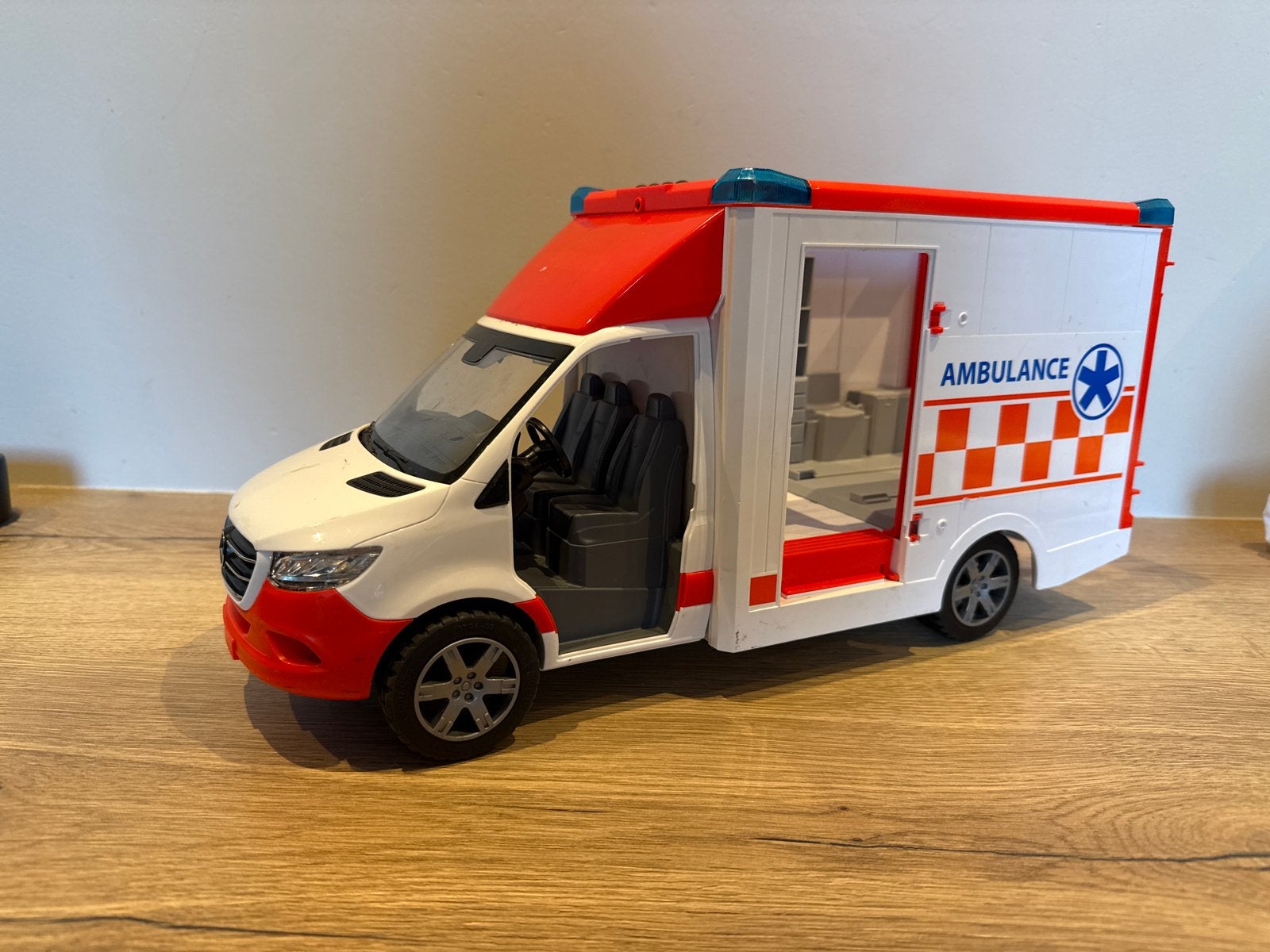 Bruder ambulance zonder deuren, Ophalen of Verzenden, Gebruikt