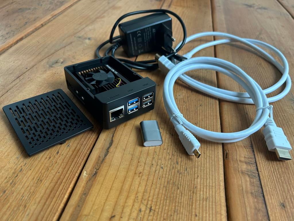 Raspberry Pi 5 4GB RAM + 64GB geheugen starterskit, Computers en Software, Desktop Pc's, Zo goed als nieuw, 2 tot 3 Ghz, 4 GB
