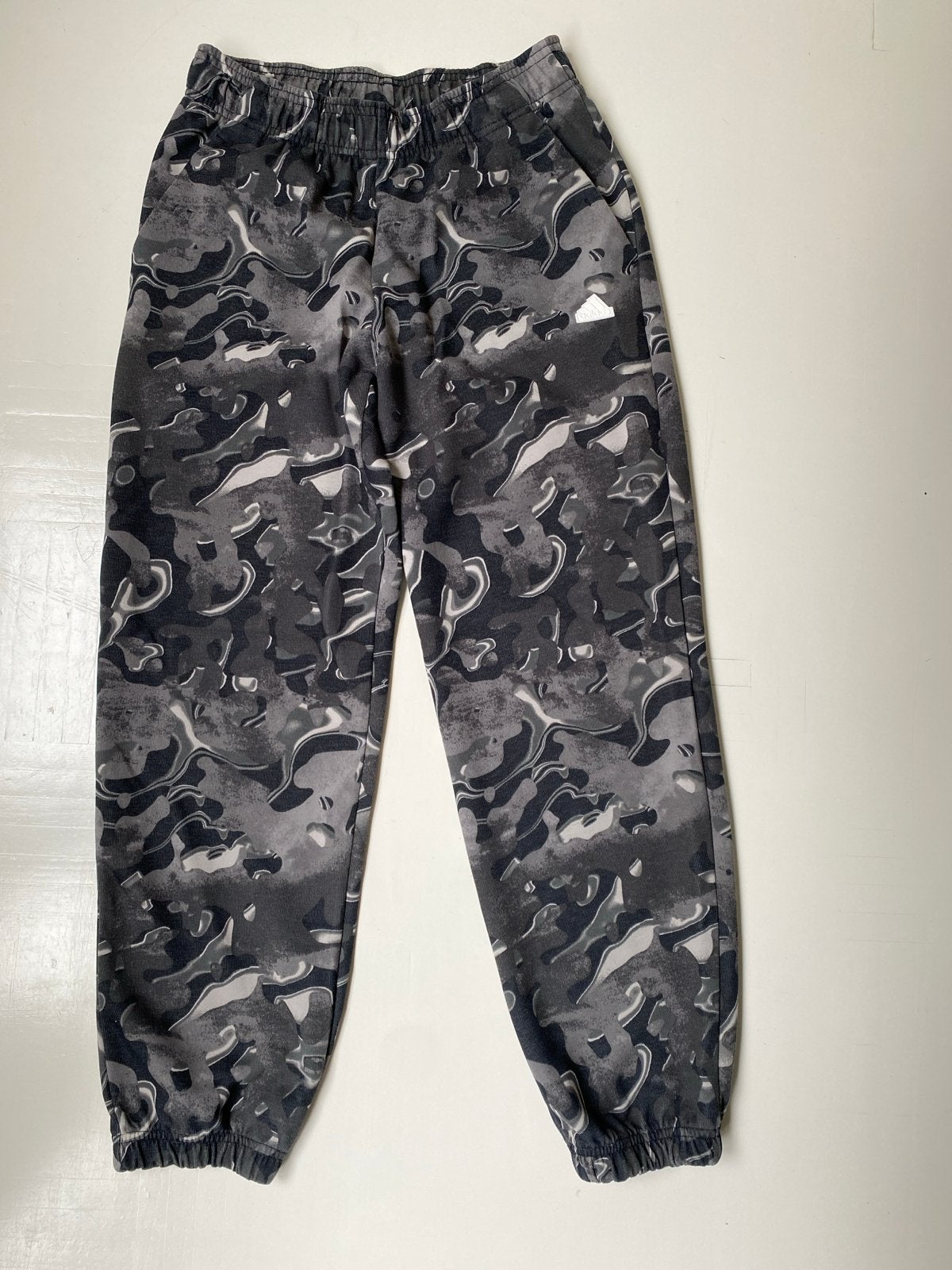 Adidas trainingsbroek/Joggingbroek - Maat 152, Ophalen of Verzenden, Zo goed als nieuw, Jongen, Broek