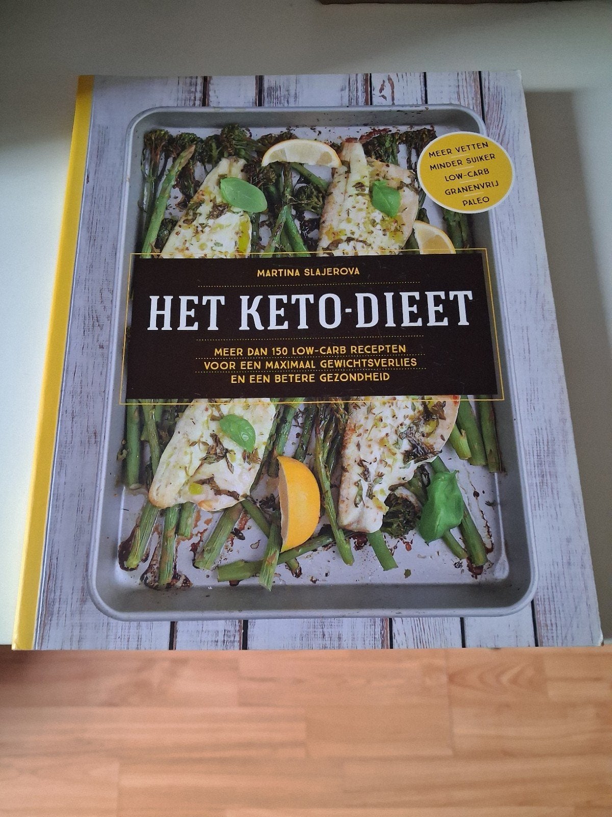 Het Keto-Dieet: Meer dan 150 Low-Carb Recepten, Boeken, Ophalen of Verzenden, Zo goed als nieuw, Dieet en Voeding, Martina Slajerova