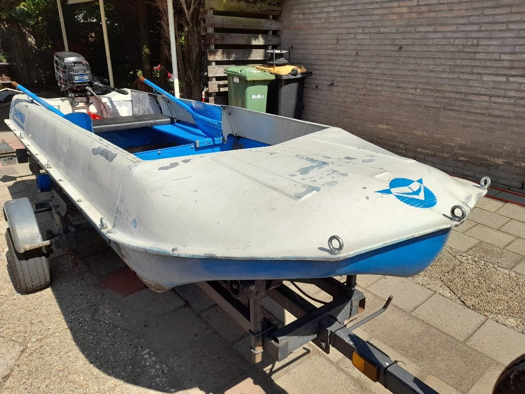 visbootje met bb motor en trailer. 345 x 113 cm., Ophalen, Aluminium, 6 pk