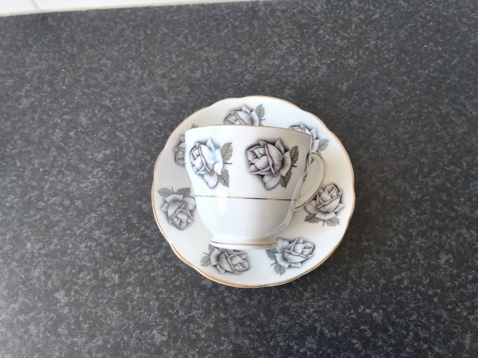 engelse duchess kop en schotel witte roos, Ophalen of Verzenden, Zo goed als nieuw, Overige stijlen, Kop(pen) en/of Schotel(s)