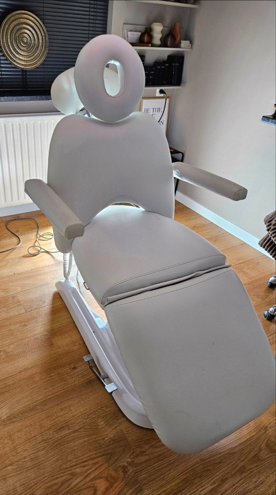 elektrische behandelstoel massage schoonheidssalon pedicure, Ophalen, Massagetafel