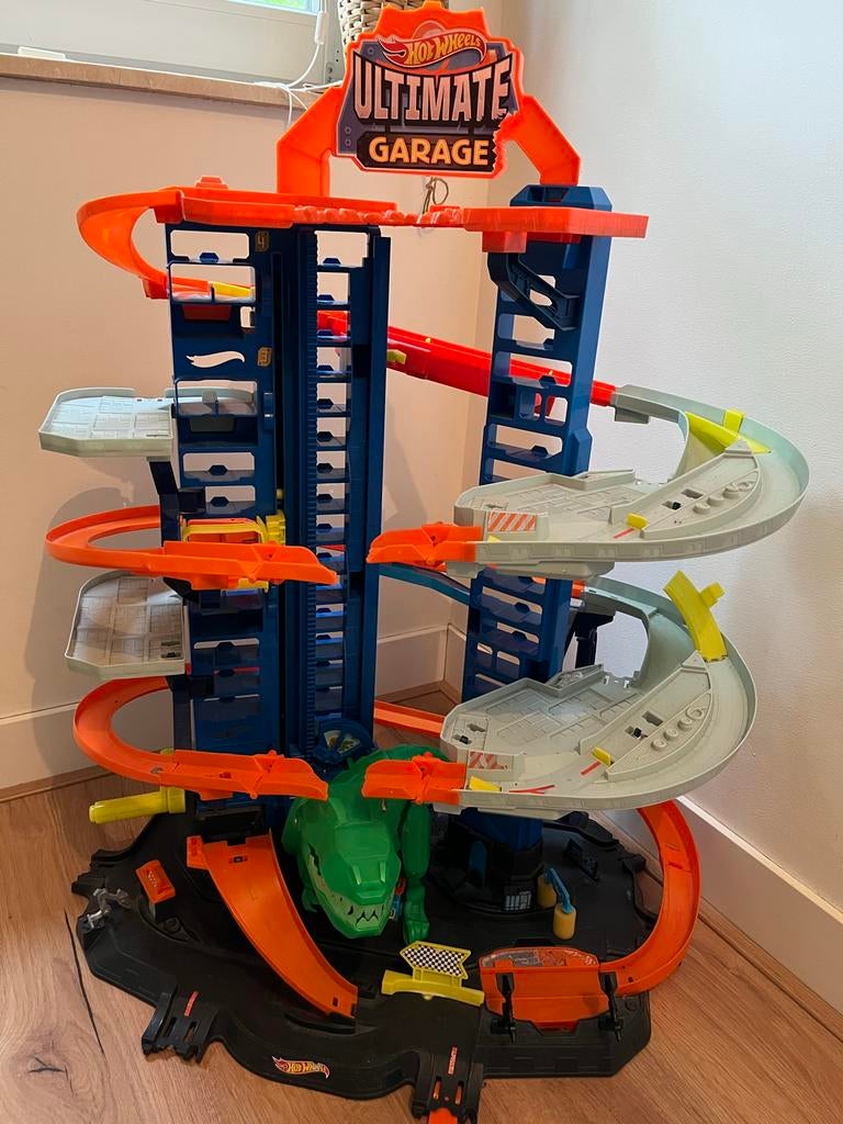 Hot Wheels Ultimate Garage T-Rex met 2 auto's, Ophalen, Gebruikt