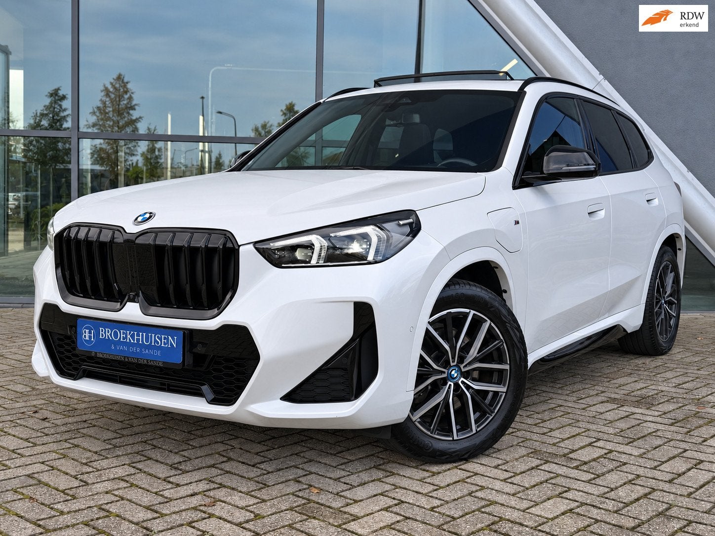 BMW X1 XDrive25e M-sport Pro Driving Assistant 360 Camera /, Gebruikt, Zwart, Wit, Bedrijf