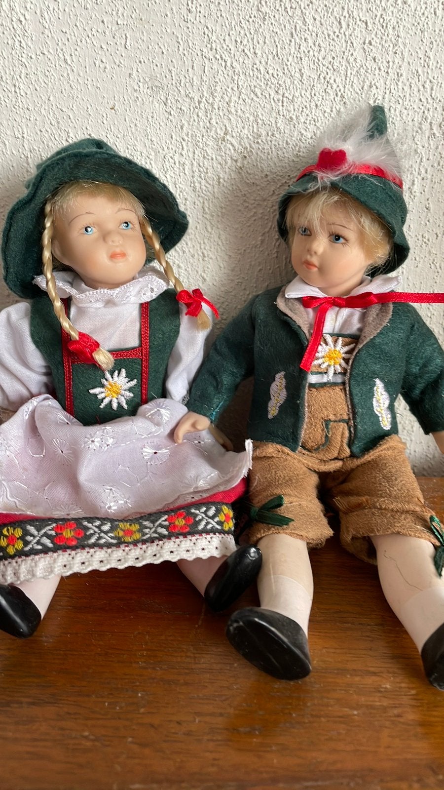 Meisje en jongens popje uit Zwitserland, Verzamelen, Poppen, Ophalen of Verzenden, Nieuw, Pop
