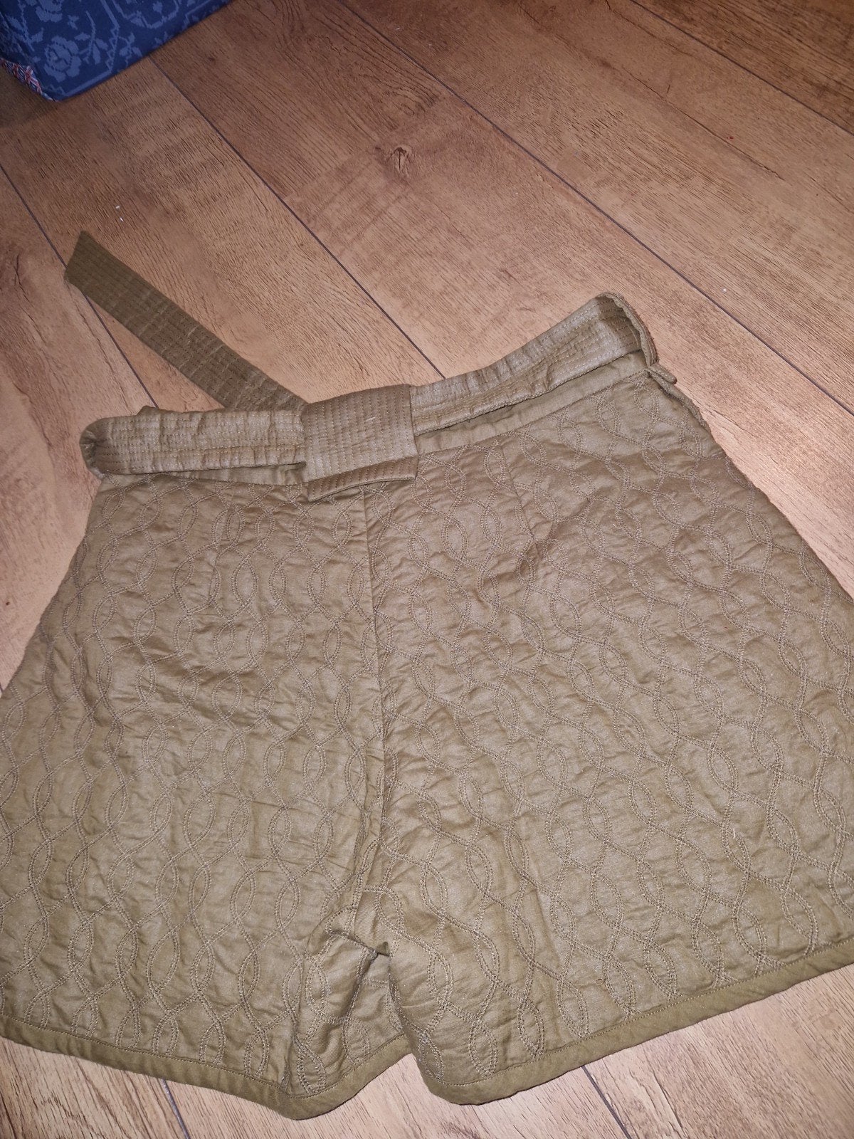 kaki kleurige pants in maat s, Kort, Ophalen of Verzenden, Zo goed als nieuw, Samsoe Samsoe