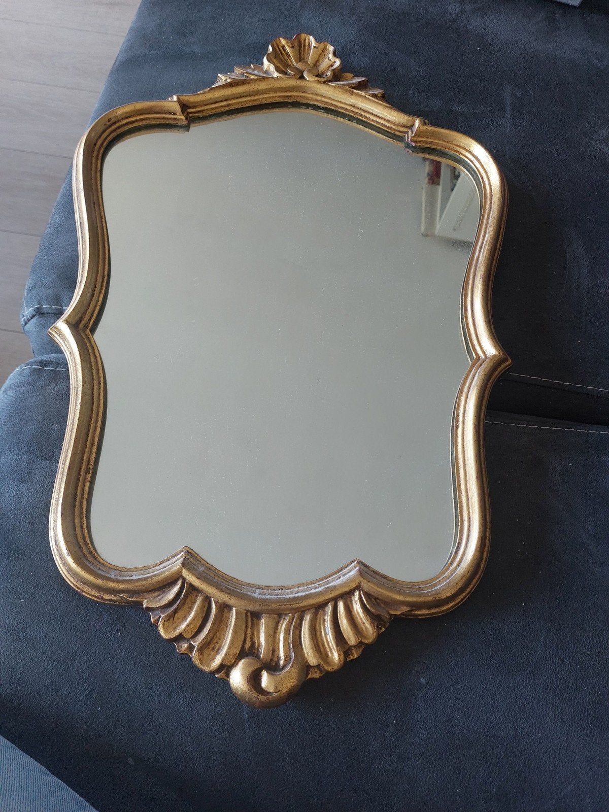 Decoratieve spiegel met gouden barokke lijst, Huis en Inrichting, Woonaccessoires | Spiegels, Ophalen, Rechthoekig, Minder dan 50 cm