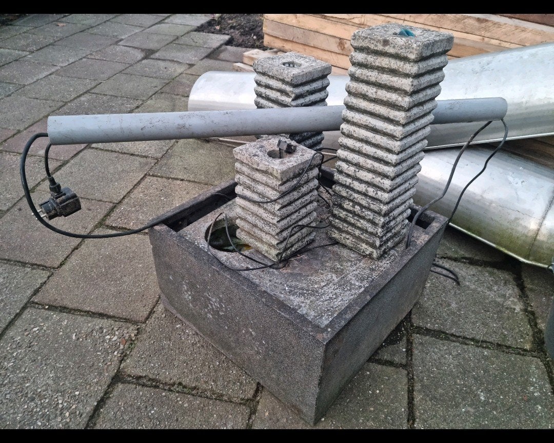 Fantastisch stenen fontein inclusief 3 zuilen steentjes etc., Ophalen of Verzenden, Zo goed als nieuw, Hardsteen, Waterornament
