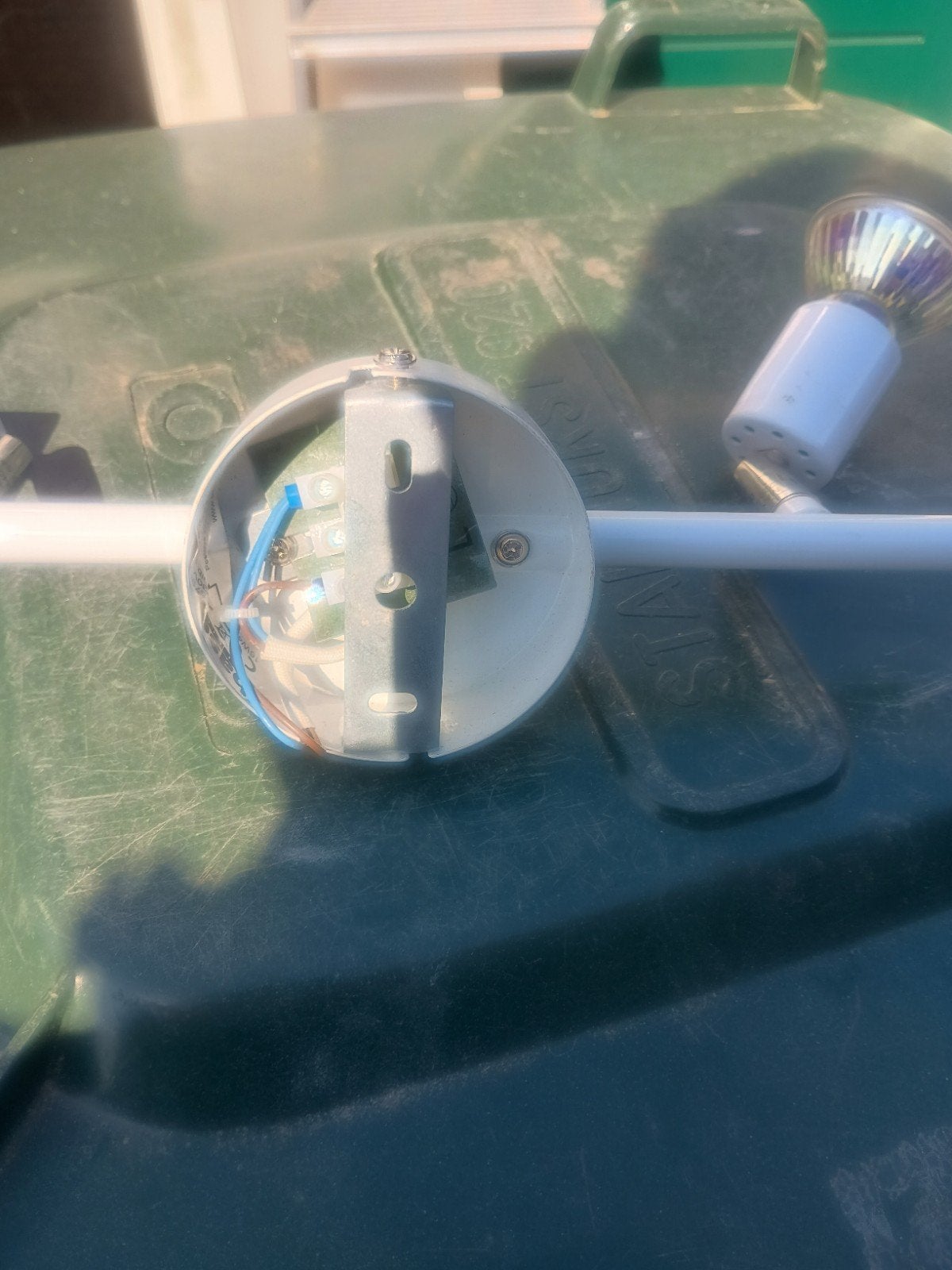 Spotje uit camper 12V, Ophalen