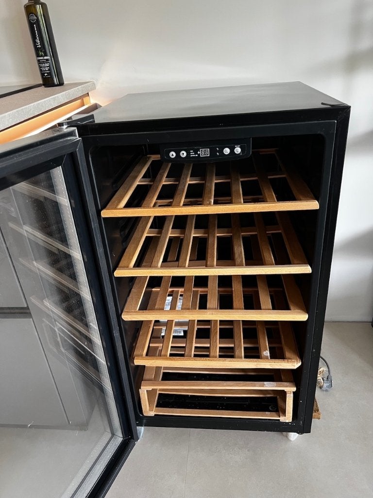 Candy Cantinetta Wijnklimaatkast tafelmodel zwart, Ophalen, Minder dan 85 cm, 100 tot 150 liter, 45 tot 60 cm