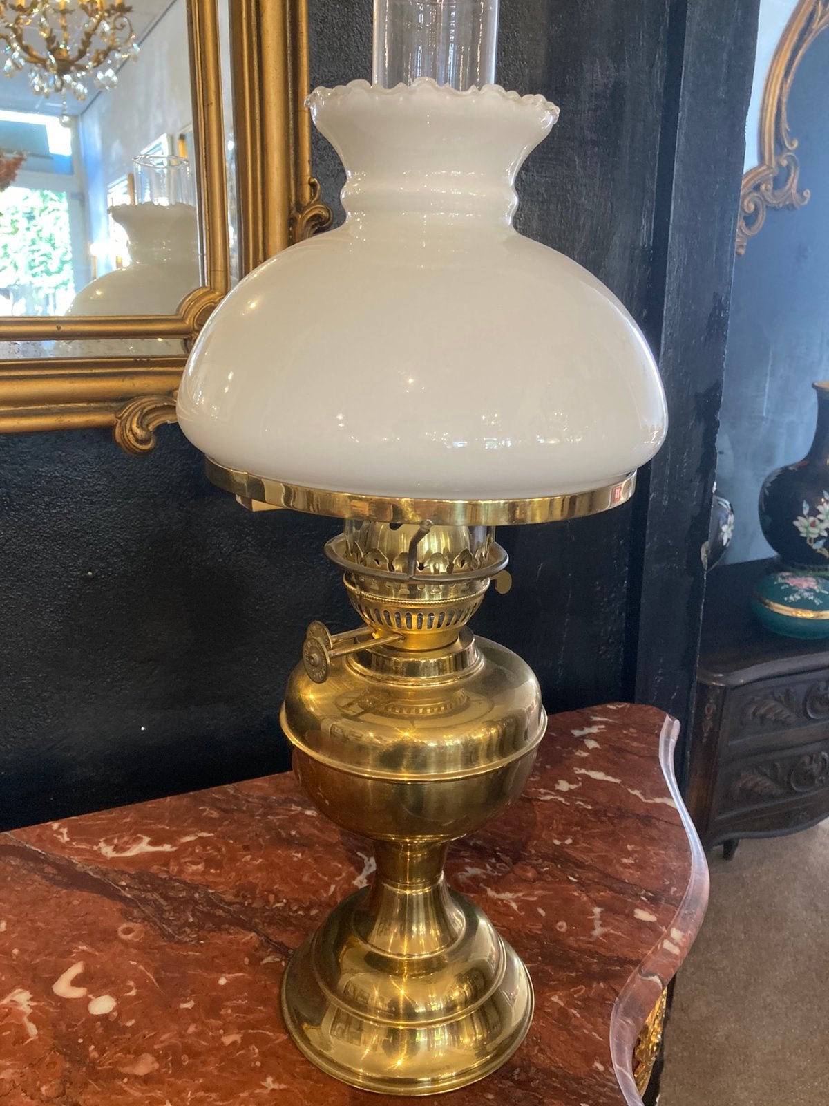 Antieke petroleum lamp koper met glazen kap 50 cm hoog, Ophalen
