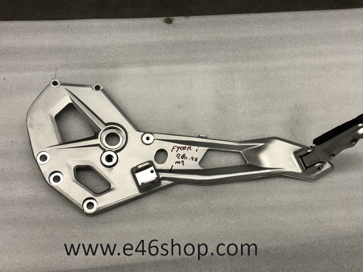 VOETSTEUN PLAAT SCHETSPLAAT  BMW F900R OE 46718404013, Motoren, Onderdelen | BMW, Gebruikt, -, -, Ophalen of Verzenden