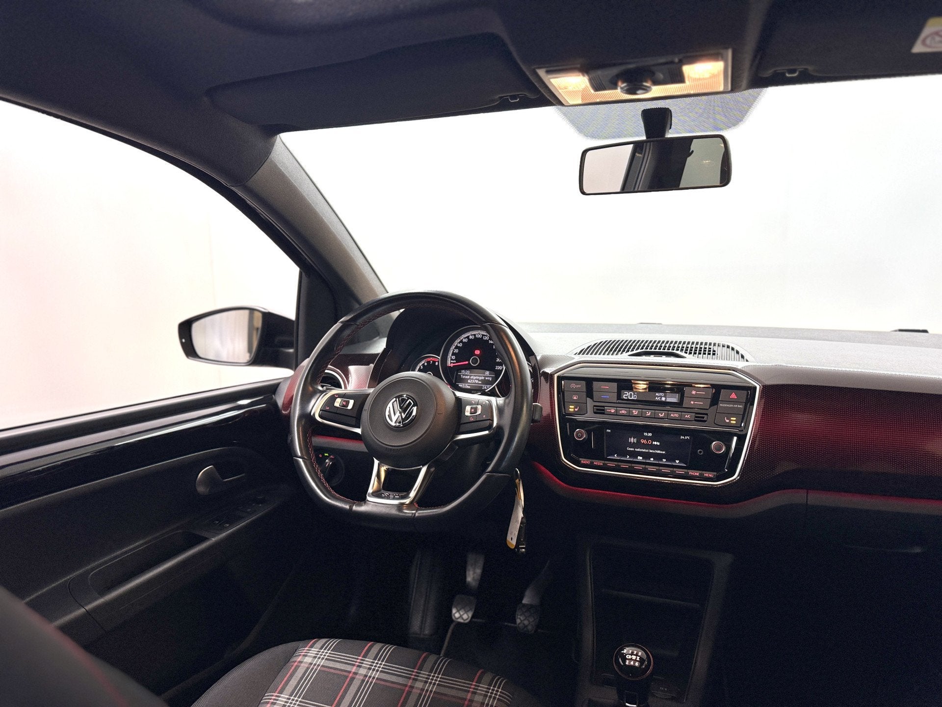 Volkswagen up! 1.0 TSI GTI / Pano / Stoelverw / Clima, Voorwielaandrijving, Gebruikt, 4 stoelen, Zwart