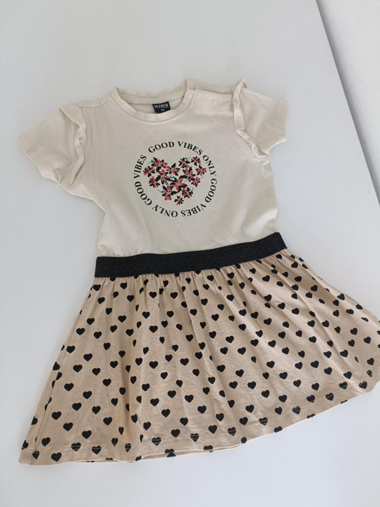Leuk jurkje met hartjesprint en 'Good Vibes' opdruk, Kinderen en Baby's, Babykleding | Overige, Ophalen of Verzenden, Zo goed als nieuw