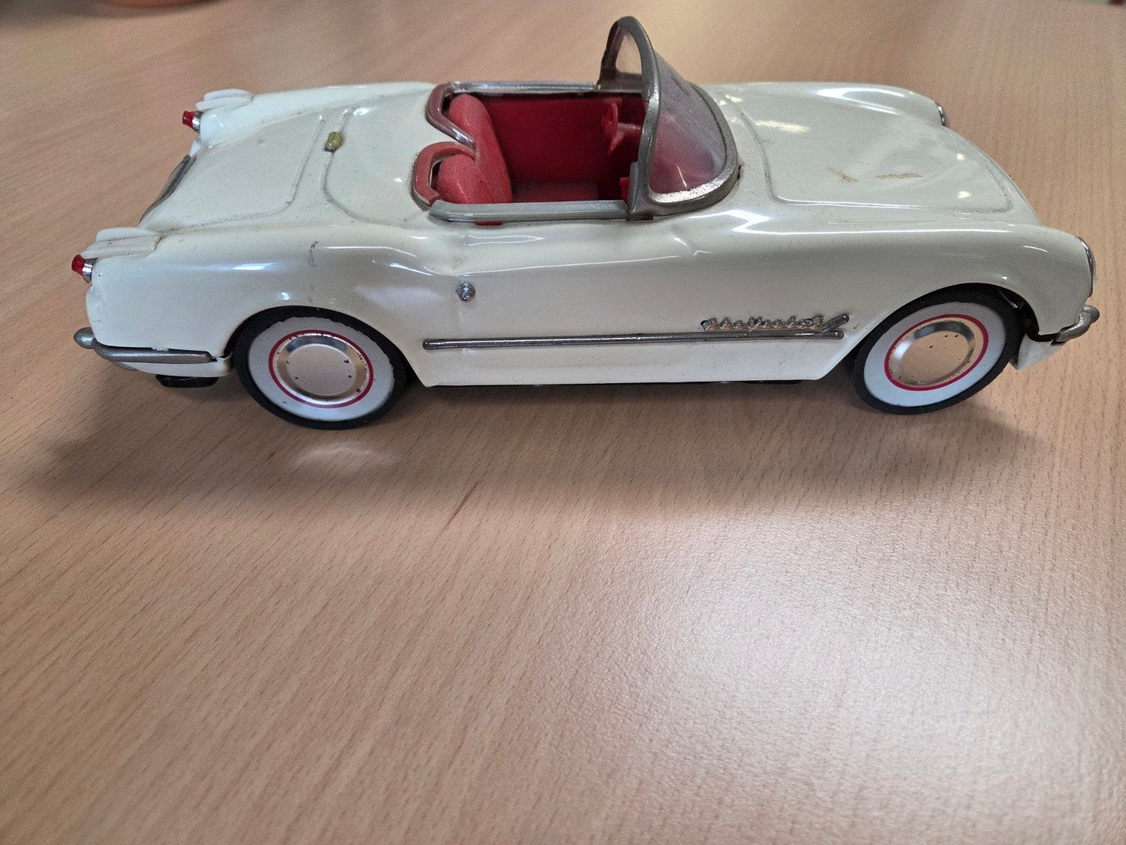1/18 Scale 1953-55 Chevy Corvette Tin Friction Car Model 10", Ophalen