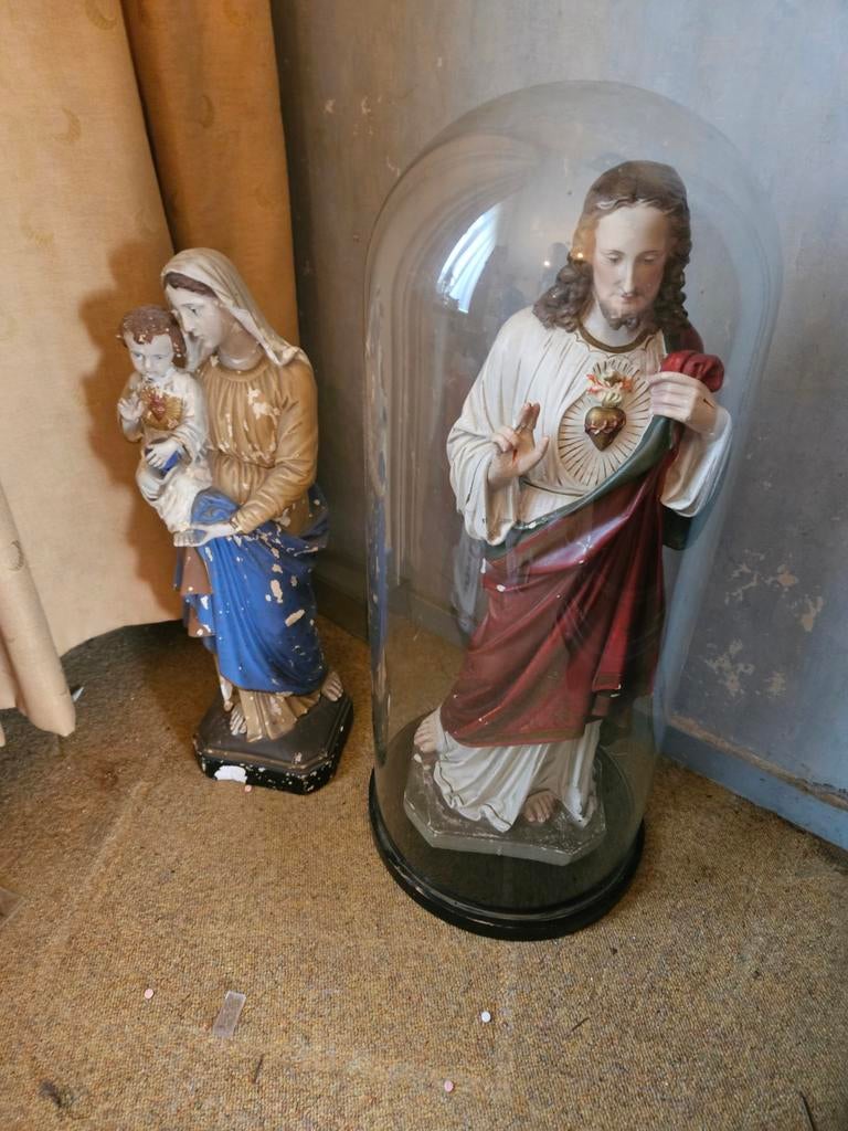 Twee heilige beelden, Ophalen