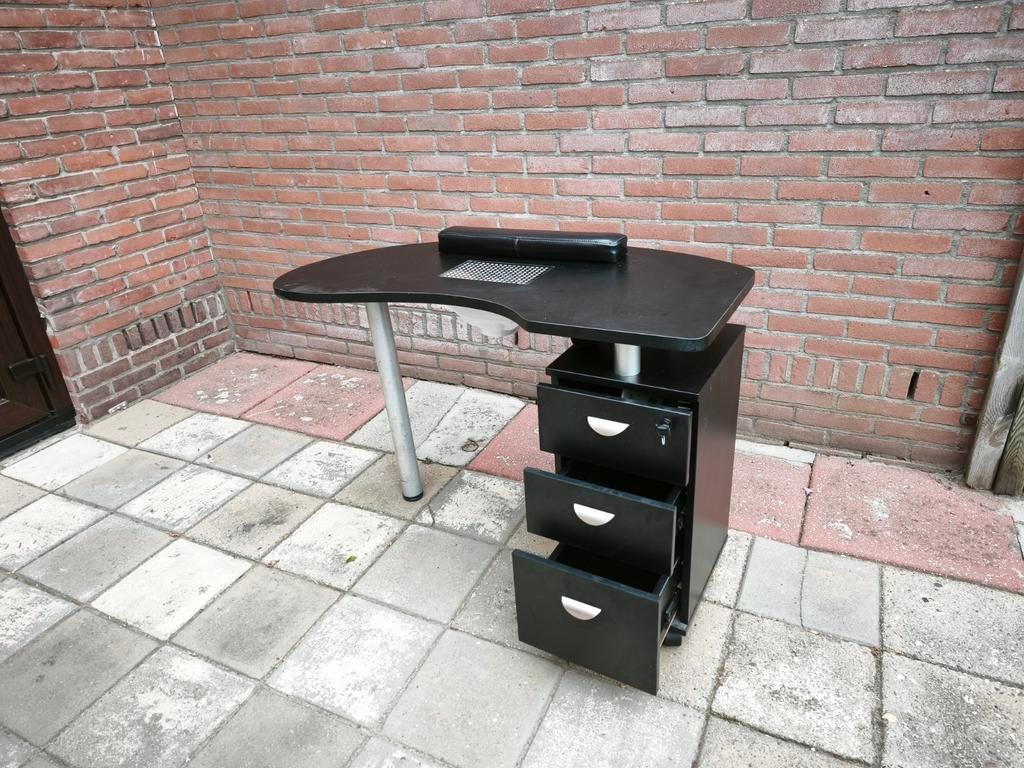 Nail tafel met afzuiging, Ophalen, Gebruikt, 100 tot 150 cm, Minder dan 100 cm