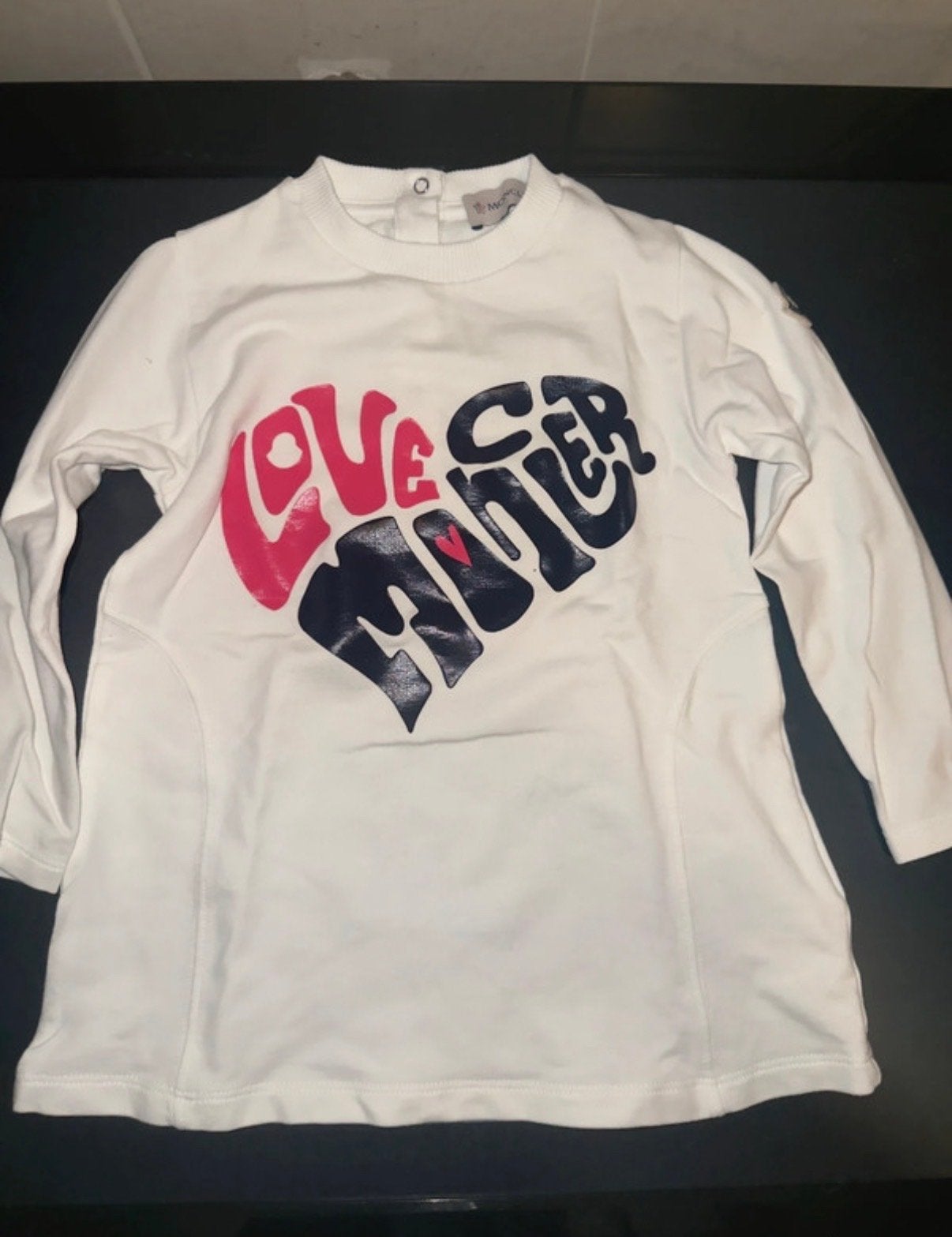 Moncler Longsleeve T-shirt Wit met Hartprint - 18/24 maanden, Ophalen of Verzenden, Zo goed als nieuw, Jongetje of Meisje
