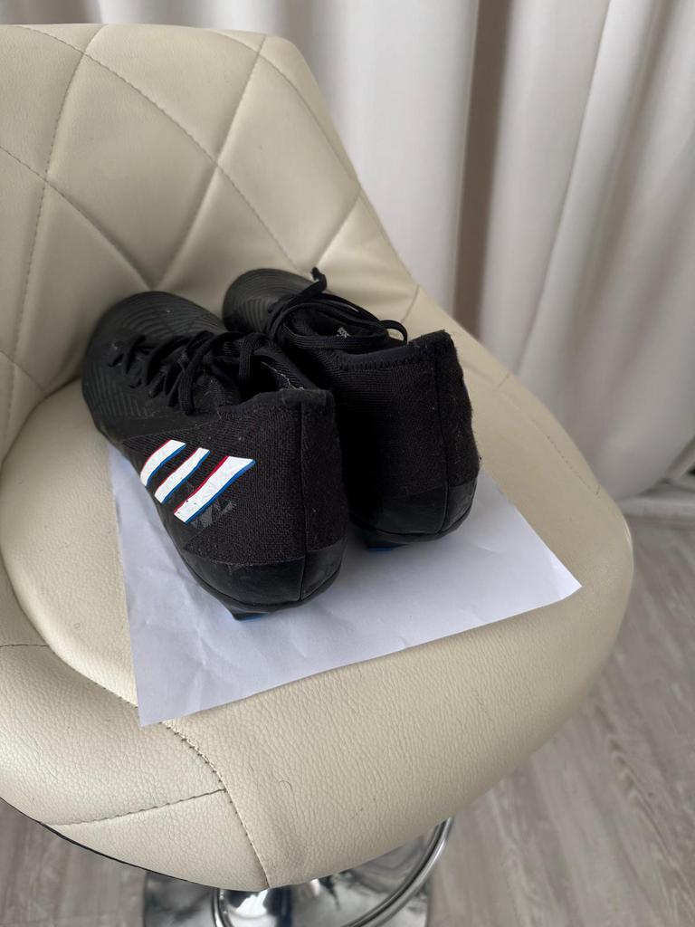 Adidas Voetbalschoenen Maat 44 Zwart - Zo goed als nieuw, Ophalen of Verzenden, Zo goed als nieuw, Schoenen