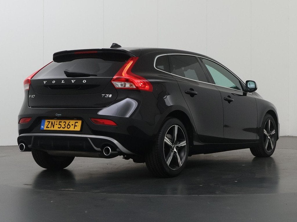 Volvo V40 1.5 T3 Polar+ Sport | Panoramadak | Navigatie | Pa, Euro 6, 4 cilinders, 700 kg, Zwart