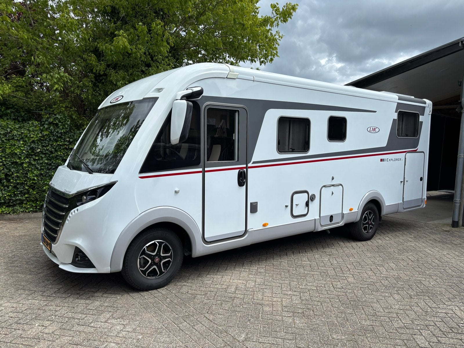 LMC Explorer I 735 G Comfort - Luxe Integraal Camper, Caravans en Kamperen, Integraal, Elektrische ramen, Ringverwarming, Fiat