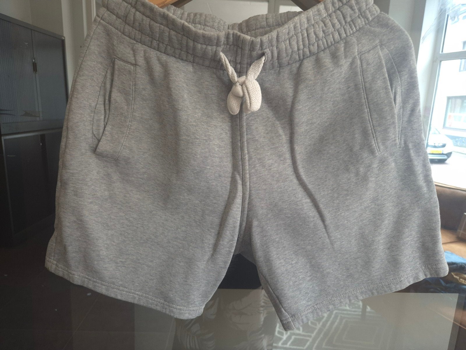 H&M Divided Grijze Sweatshorts - Maat S, Kleding | Heren, Ophalen of Verzenden, Zo goed als nieuw, Grijs