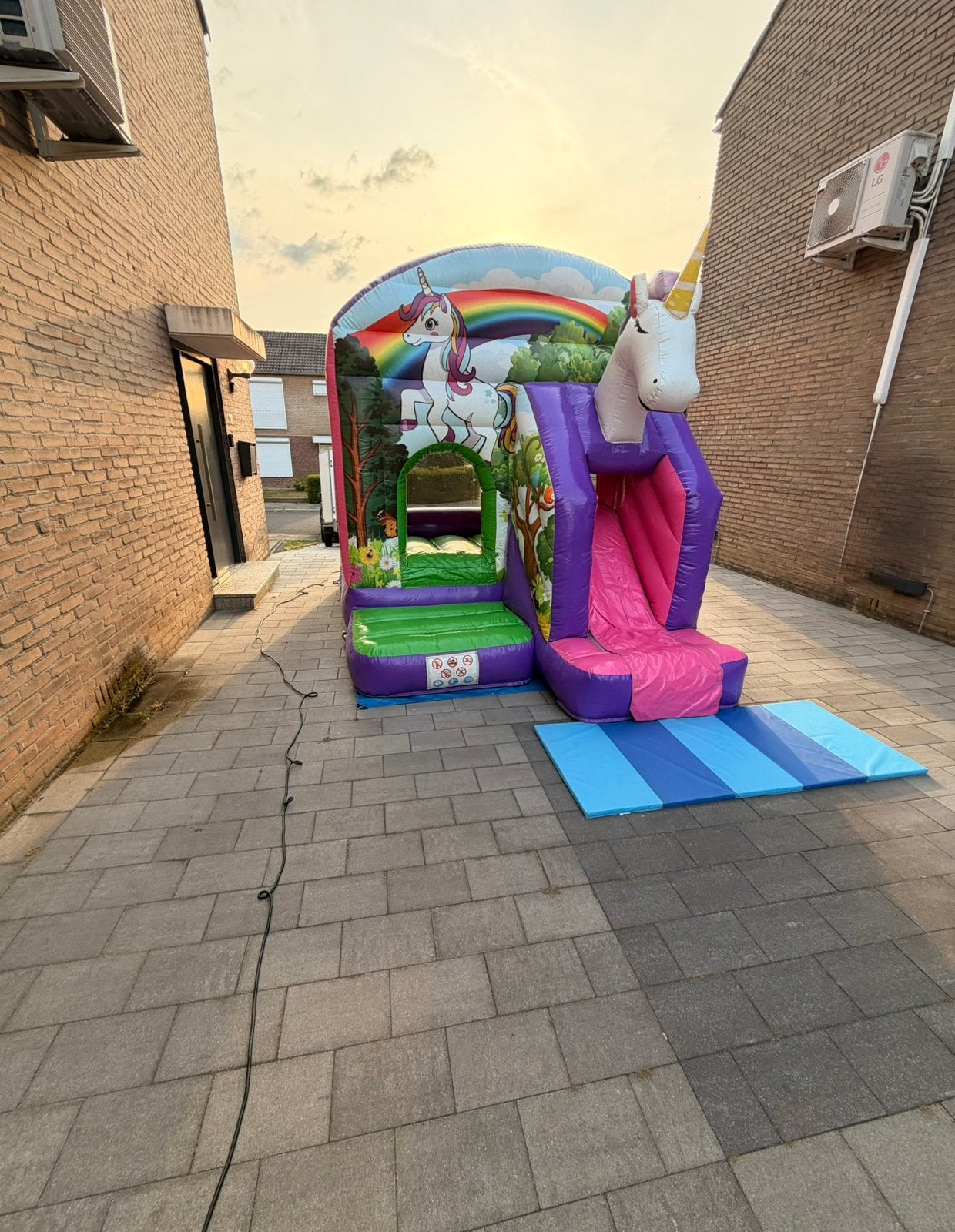 Unicorn springkussen te huur, Ophalen of Verzenden, Zo goed als nieuw, Verjaardag