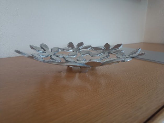 decoratieve bloemmotief metalen rvs schaal, Op voet, Overige typen, Ophalen of Verzenden, Zo goed als nieuw