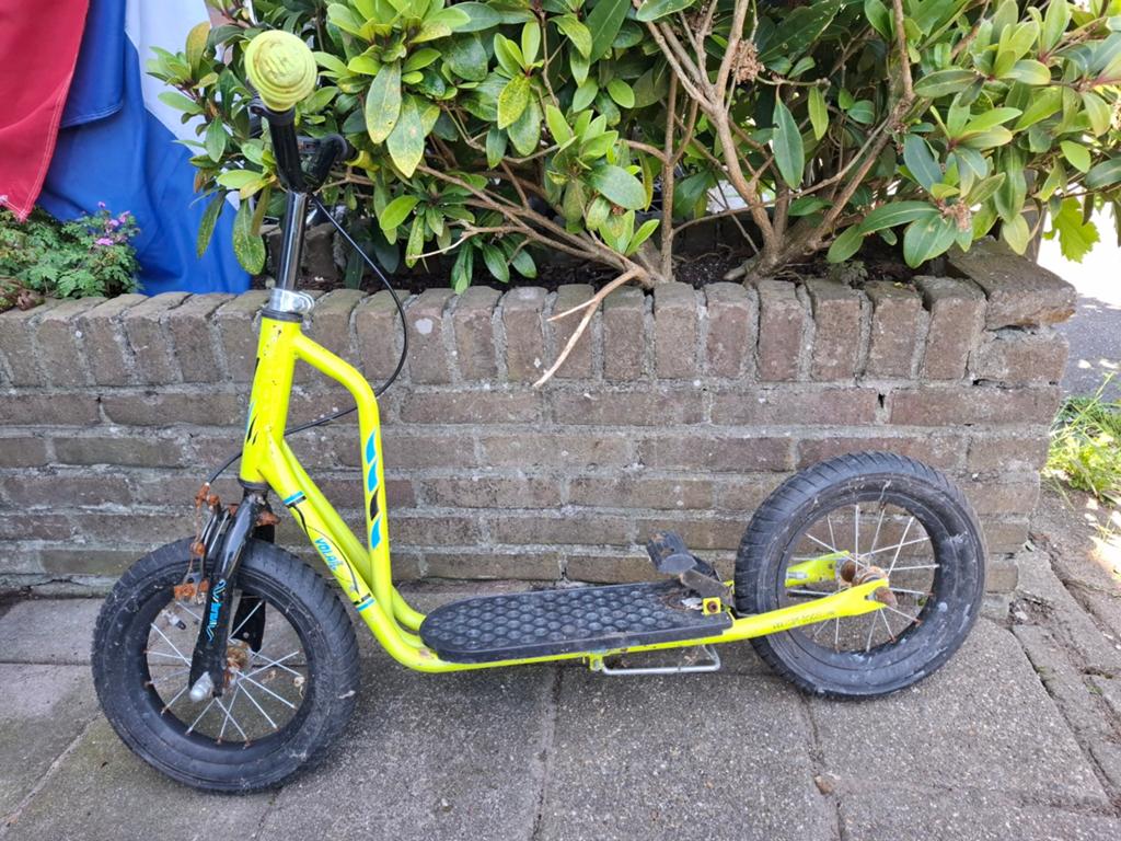 Gele step met grote wielen, Ophalen of Verzenden, Gebruikt, Gewone step, Onbekend