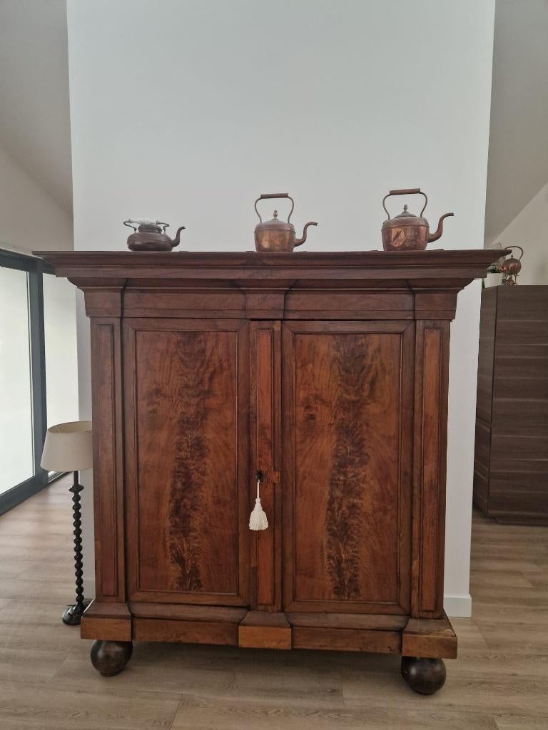 Drents Kabinet klassiek zonder tierelantijnen, Ophalen, Zo goed als nieuw