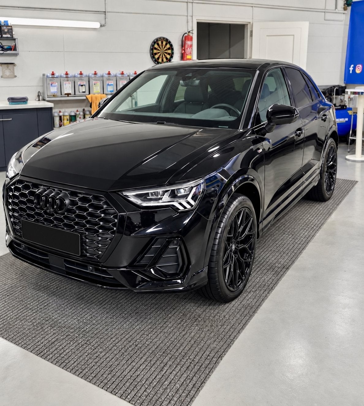 Audi Q3 S-line 3x | Keyless | Pano/ 360° / Trekhaak / Matrix, Zwart, 4 cilinders, Alcantara, Zwart