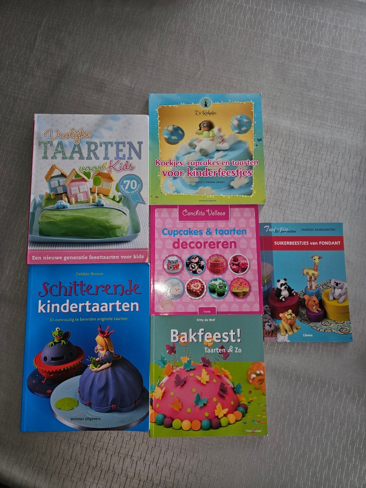 6 boeken voor kindertaarten, cupcakes en decoreren, Ophalen of Verzenden, Zo goed als nieuw