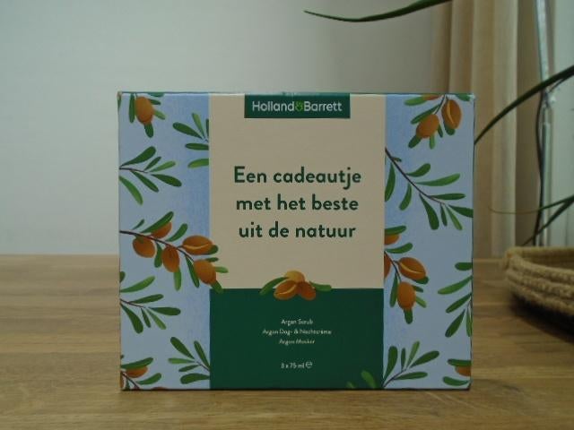 Cadeau set Argan Scrub, Dagcreme, Masker Holland &Barrett, Ophalen of Verzenden, Nieuw, Gehele gezicht, Verzorging