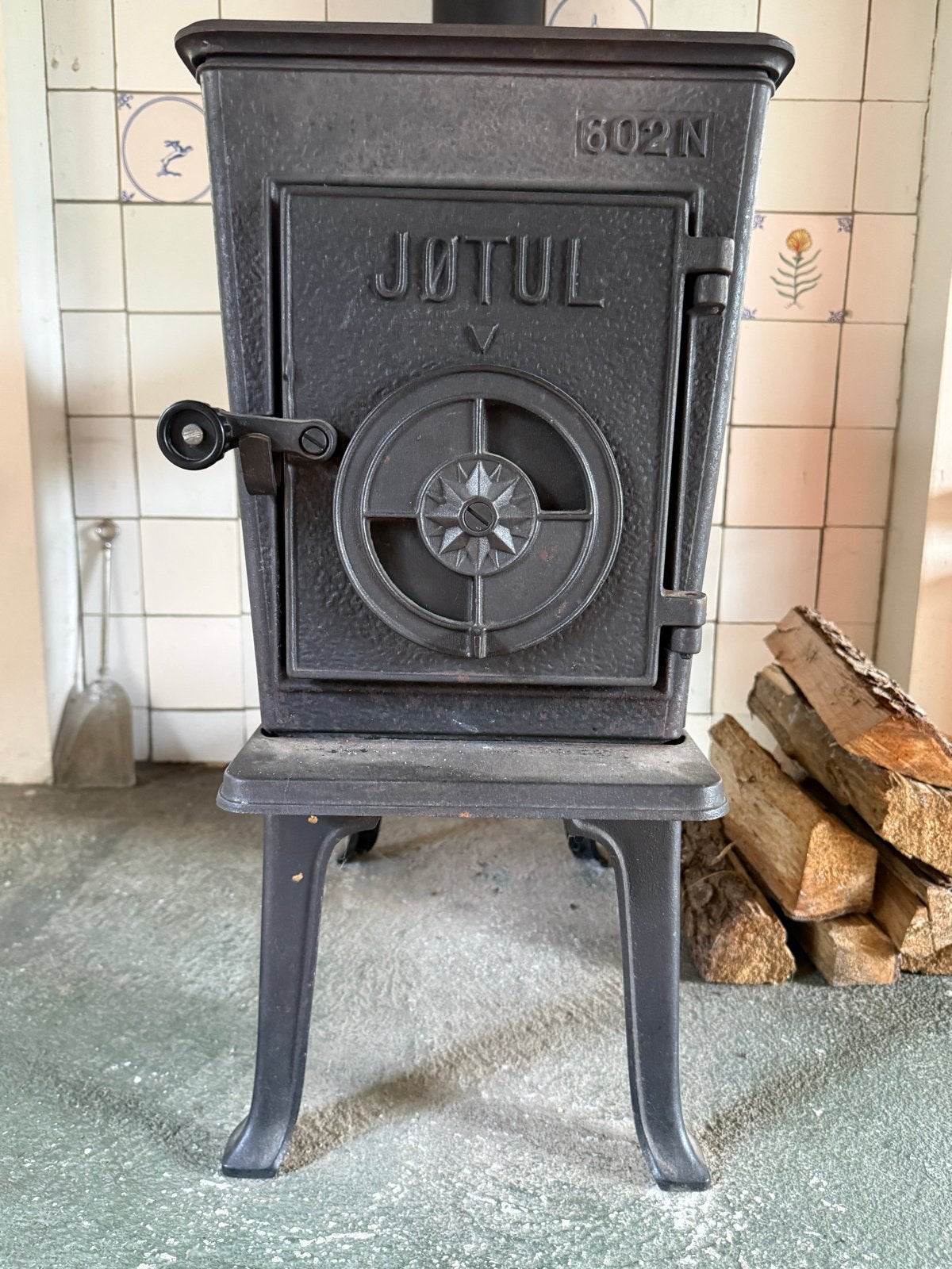 Jotul 602N Houtkachel - Klassiek en Efficiënt, Gebruikt, Houtkachel, Ophalen of Verzenden, Vrijstaand