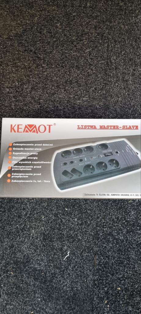 KEMOT Master-Slave stekkerdoos met overspanningsbeveiliging, Ophalen