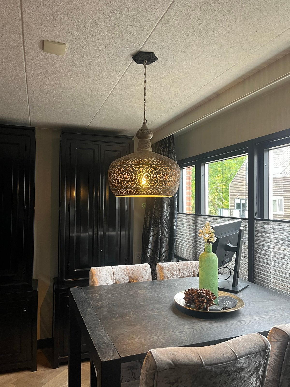 Oosterse hanglamp met prachtig bewerkt metaal, Huis en Inrichting, Lampen | Hanglampen, Ophalen, Zo goed als nieuw, Metaal, E27 (groot)