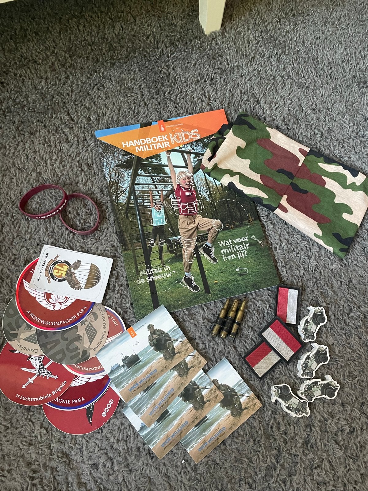 Diverse Landmacht Spullen: Handboek, Emblemen, Stickers, Verzamelen, Ophalen of Verzenden, Landmacht, Nederland, Boek of Tijdschrift