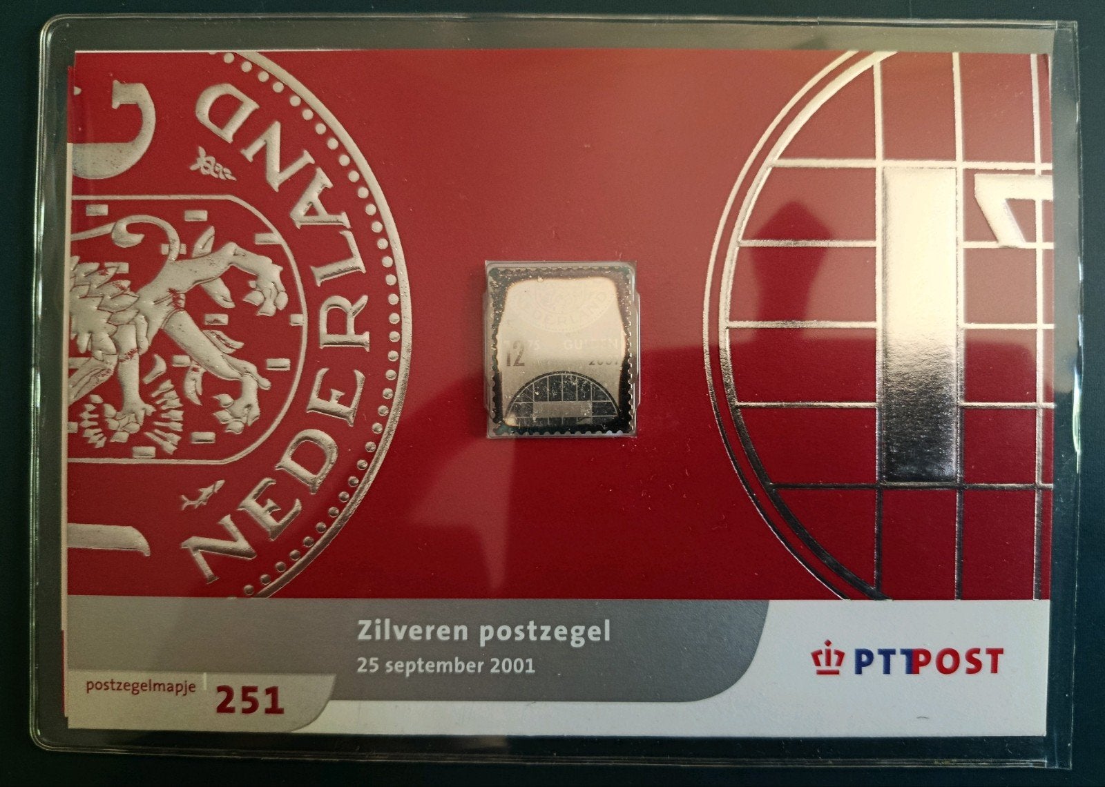 Zilveren postzegel in PTT mapje. 2001, GLD 12,75, Postzegels en Munten, Ophalen of Verzenden, Na 1940, Postfris