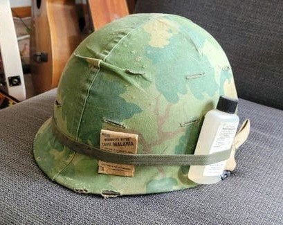 M1 Helm met liner, originele insect repellent, Verzamelen, Ophalen of Verzenden, Landmacht, Amerika, Helm of Baret
