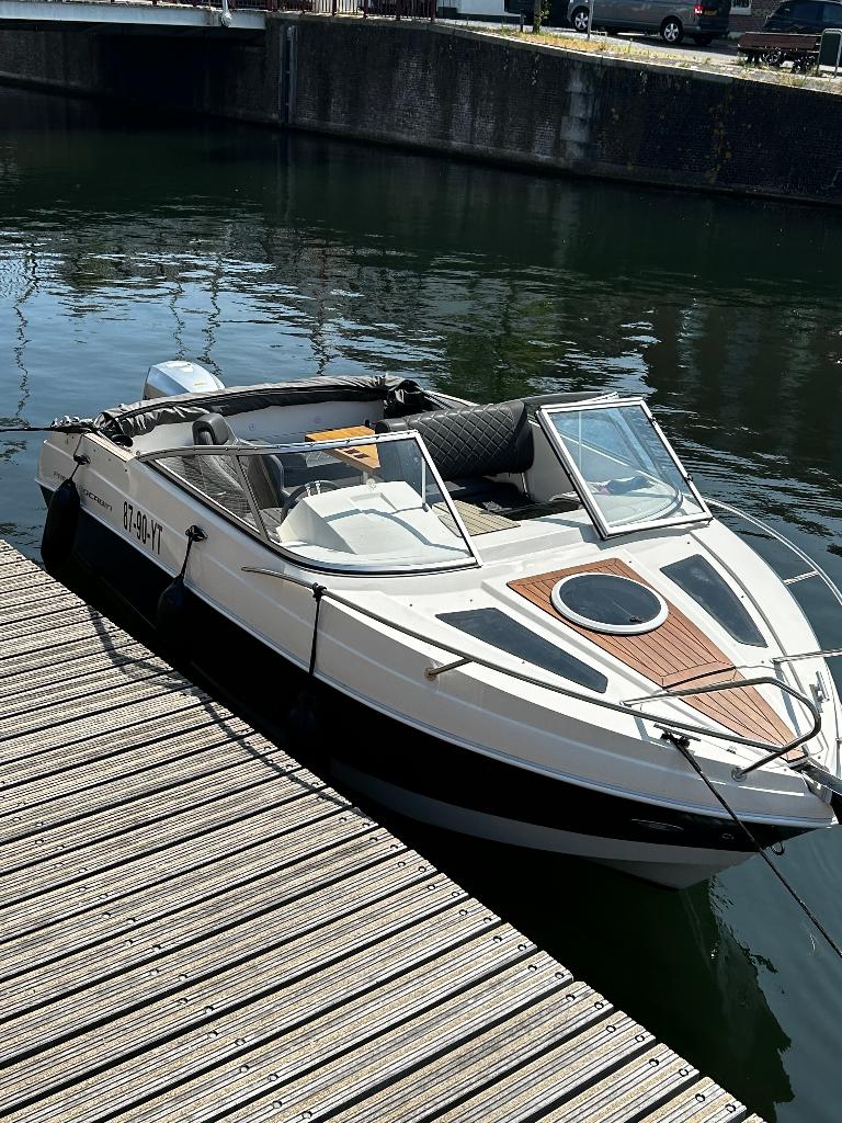Te koop Consoleboot Prins 580 Cabine, Watersport en Boten, Overige merken, Zo goed als nieuw, 150 pk, Ophalen