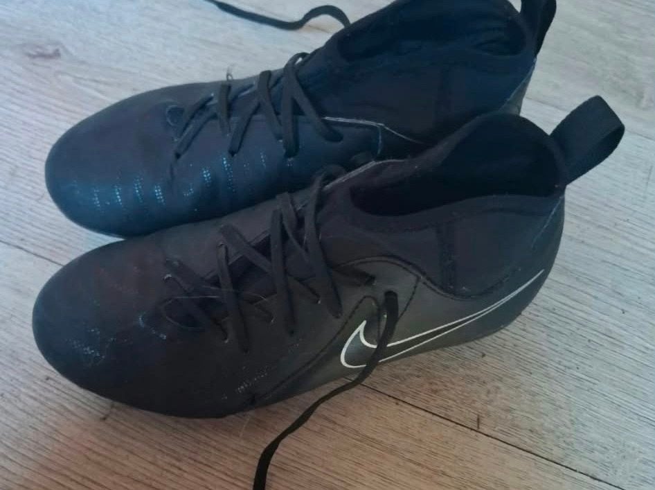 Nike voetbalschoenen maat 32, Ophalen of Verzenden, Gebruikt, Schoenen