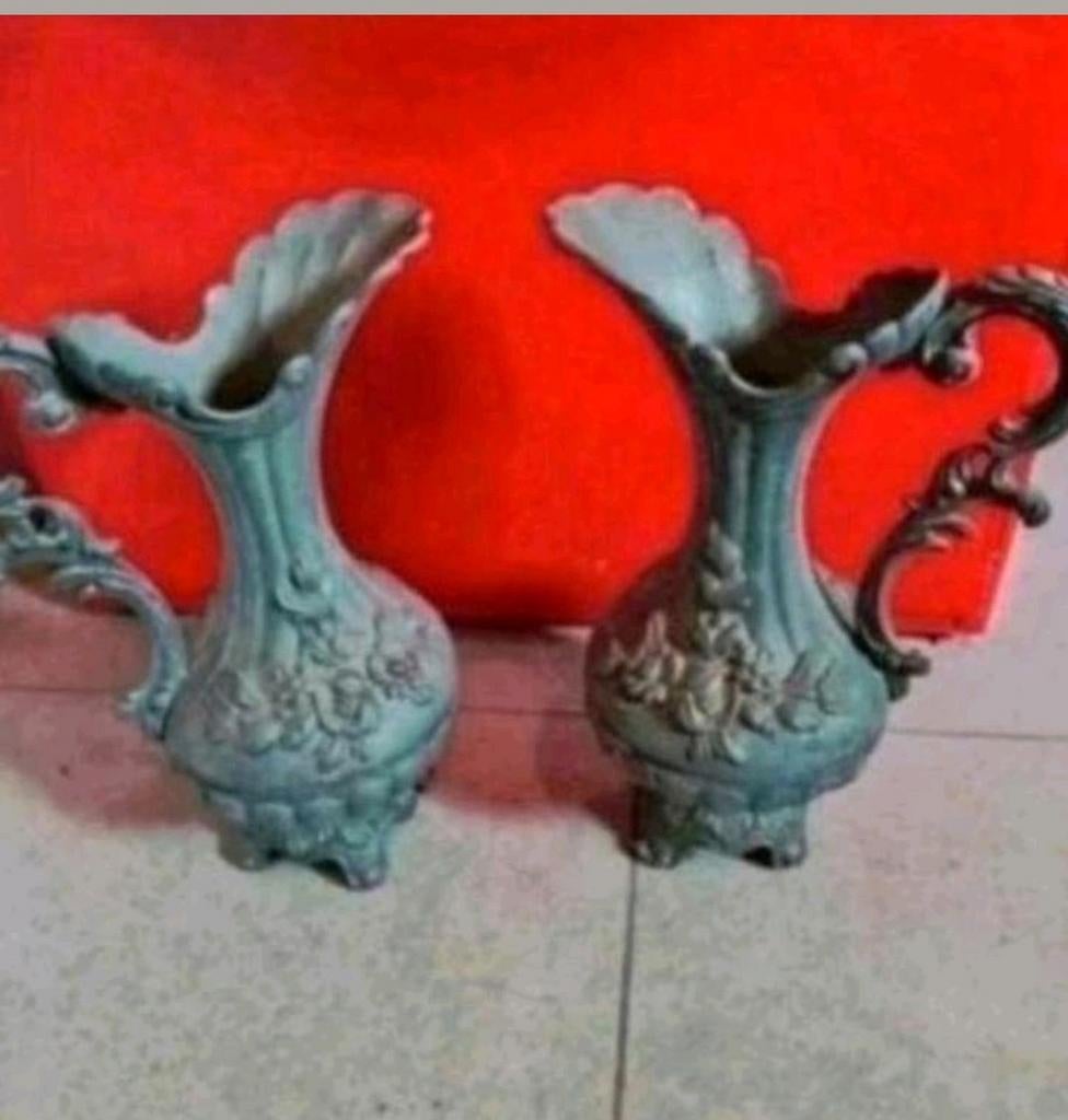 Antieke kannen met bloemmotief -peltrato, Antiek en Kunst, Antiek | Vazen, Ophalen of Verzenden