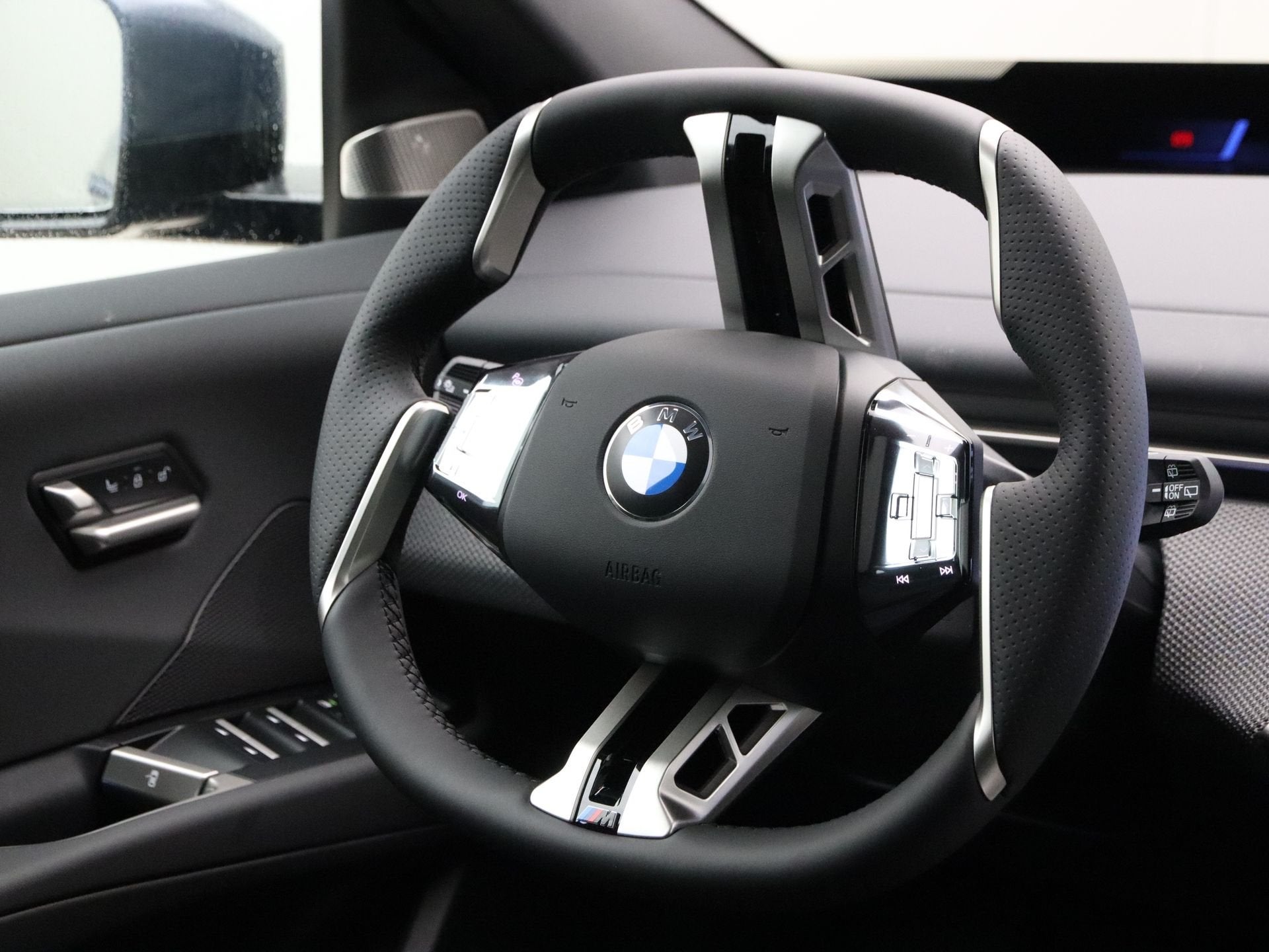 BMW iX3 50 xDrive 113 kWh M Sportpakket (bj 2026, automaat), Auto's, Automaat, Zwart, Blauw, IX3